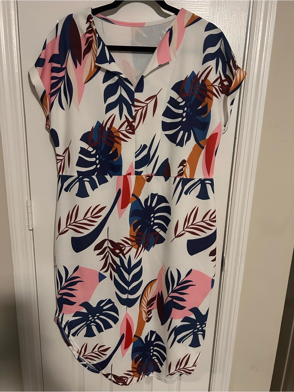 Floral Leaf Print White Shift Dress - Casual Women’s Dress